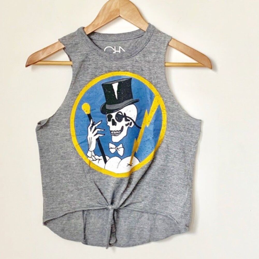 Chaser Skull Top Hat Graphic Front Knot Tank Size M